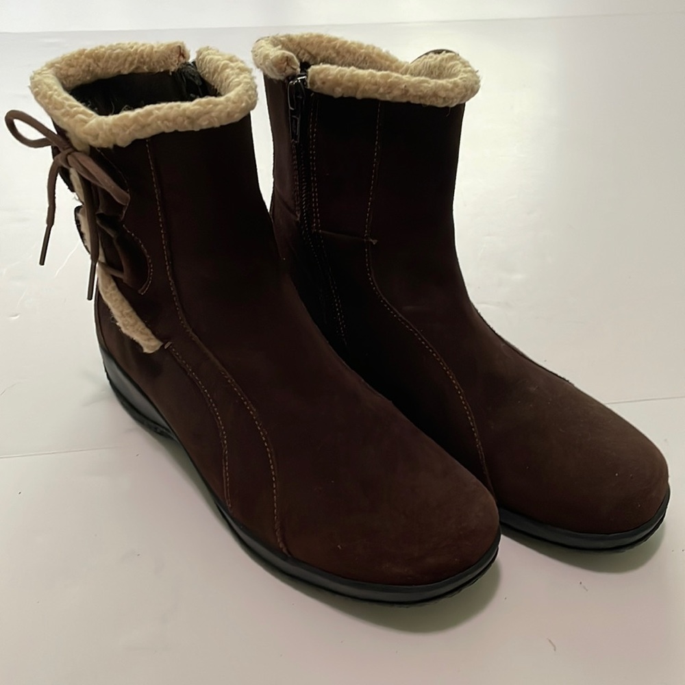 CLARKS Bendable Mid Ankle Boots